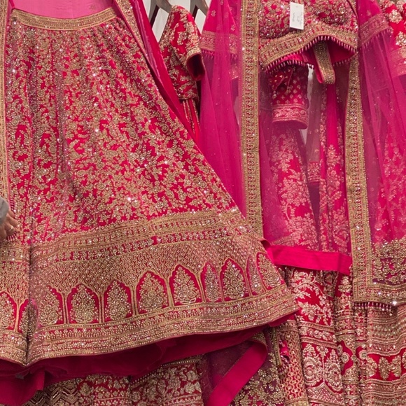 BRIDAL LEHENGA - Picture 1 of 5